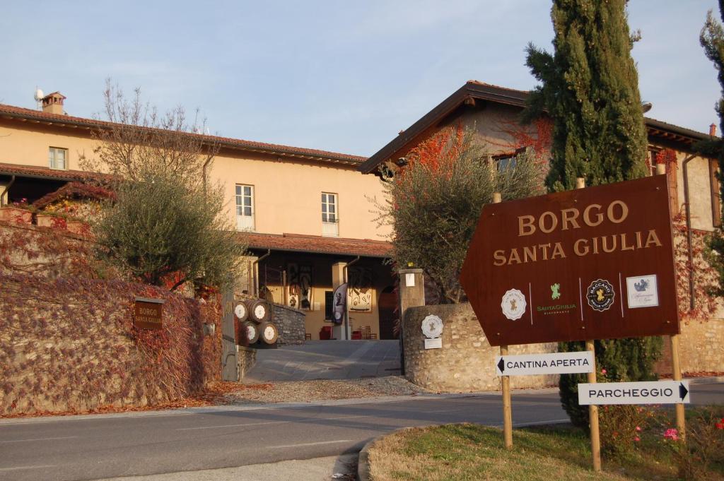 Borgo Santa Giulia Villa Corte Franca Exterior photo